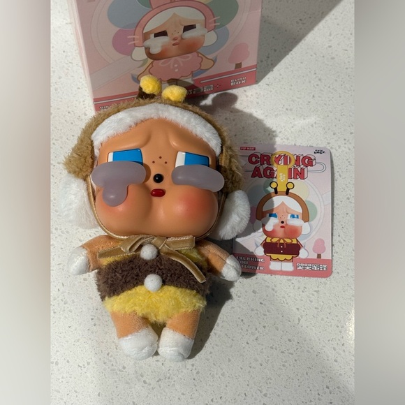 Popmart CRYBABY Crying Again Series-Vinyl Face Plush I’ll bring you a flower - Picture 2 of 2